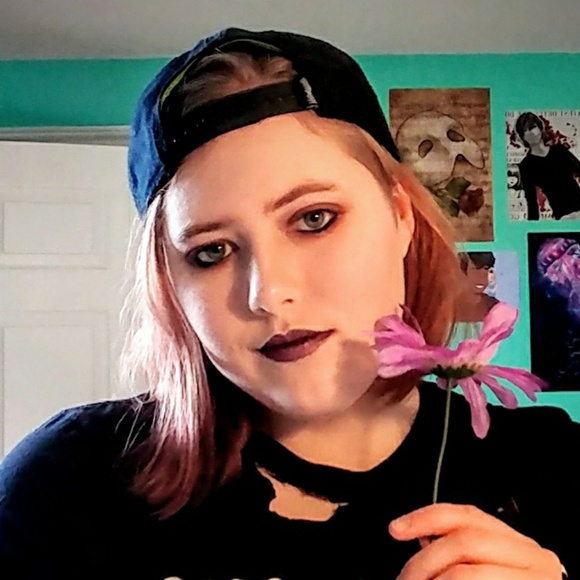 Meet your Posher, Rae - Picture 1 of 1